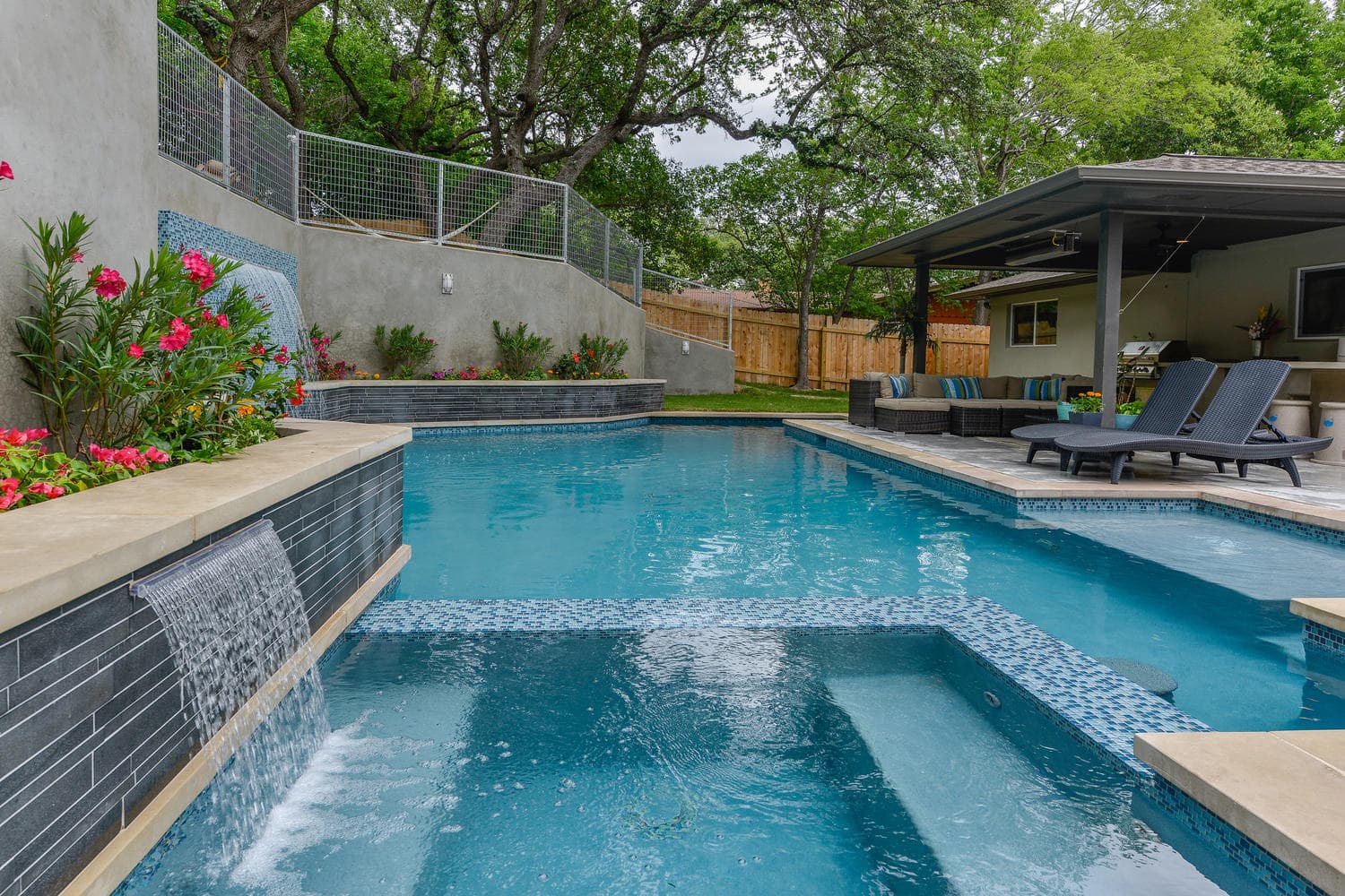 Norstone Lynia Interlocling Natural Stone Tile in Ash Grey Basalt used on a pool raised beam feature wall in Texas